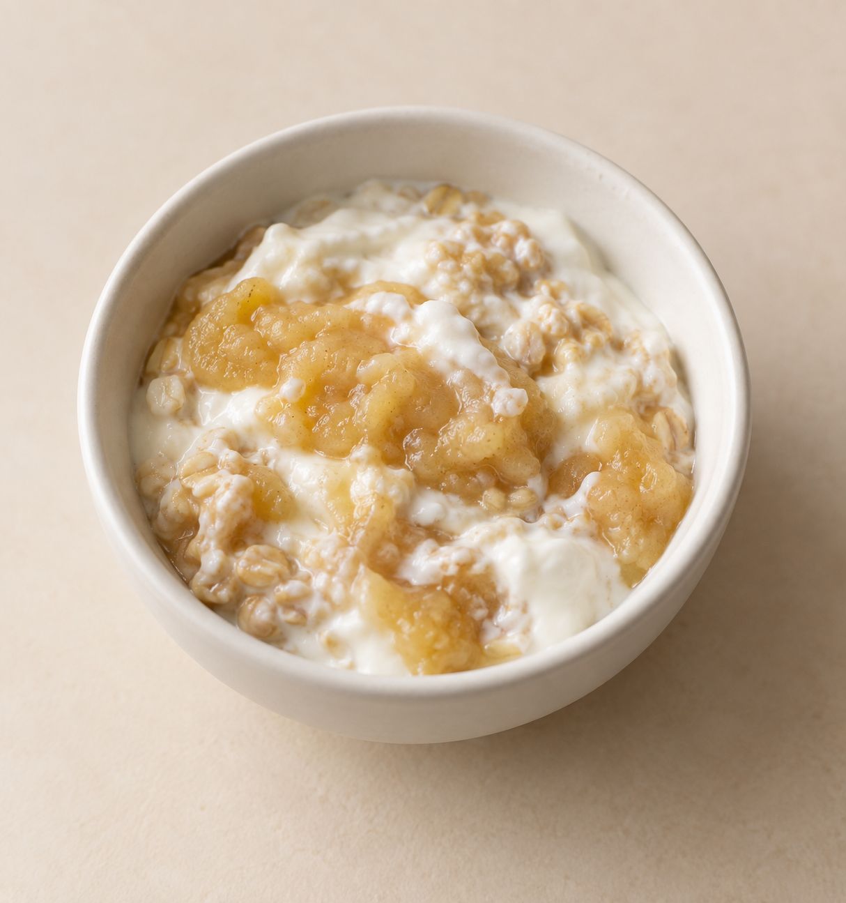 Yogur natural con manzana asada y avena